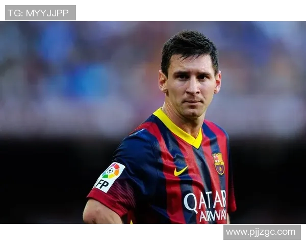 足球明星转脸高清图片展现球场魅力与个人风采的完美结合